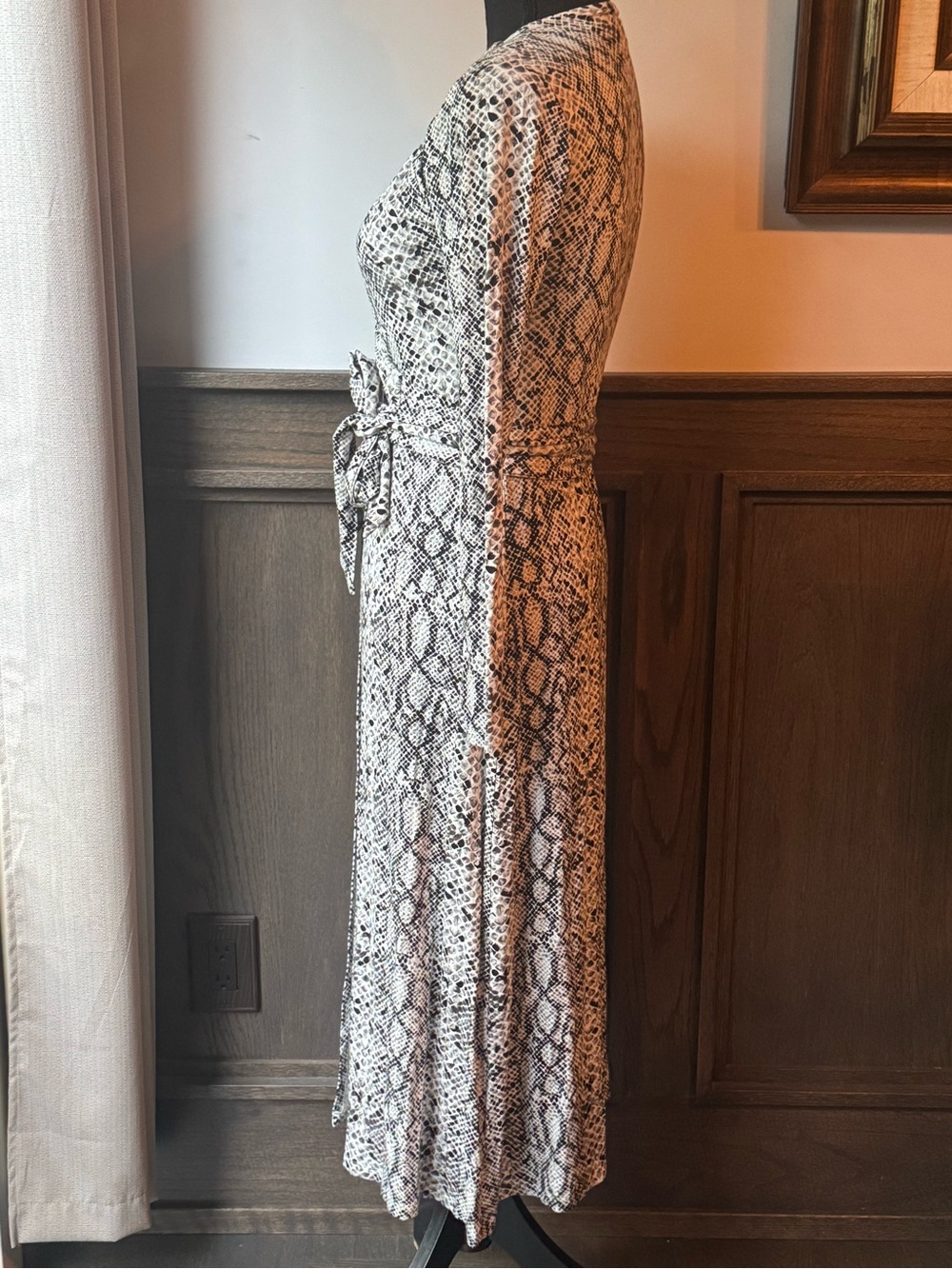 Good American  snake print wrap midi dress  sz 0 - Picture 4 of 10